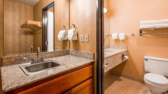 Room, King Bed, Best Western Pendleton Inn 4/6