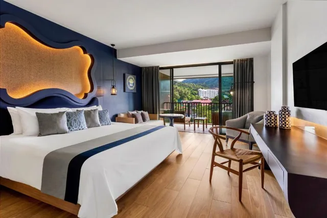 غرفة ديلوكس بسرير مزدوج بإطلالة على المسبح، Avista Grande Phuket Karon MGallery 1/6