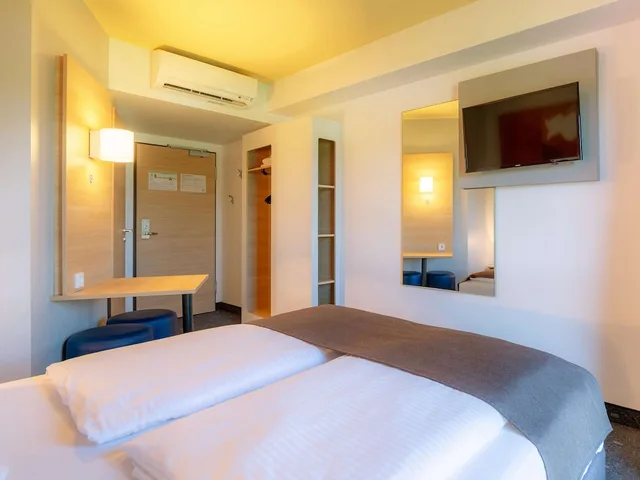غرفة بسرير كوين، B&B Hotel Stuttgart-Bad Cannstatt 3/6