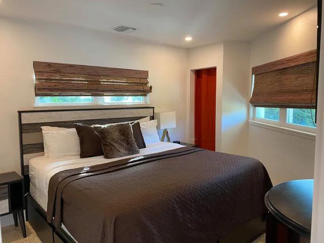 Retreat, Suite, King Bed, Sofa، Captiva Beach Resort 1/3
