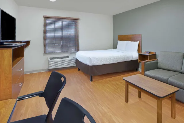 غرفة قياسية بسرير مزدوج بحوض استحمام لذوي الإعاقة، WoodSpring Suites Columbus Urbancrest 1/3