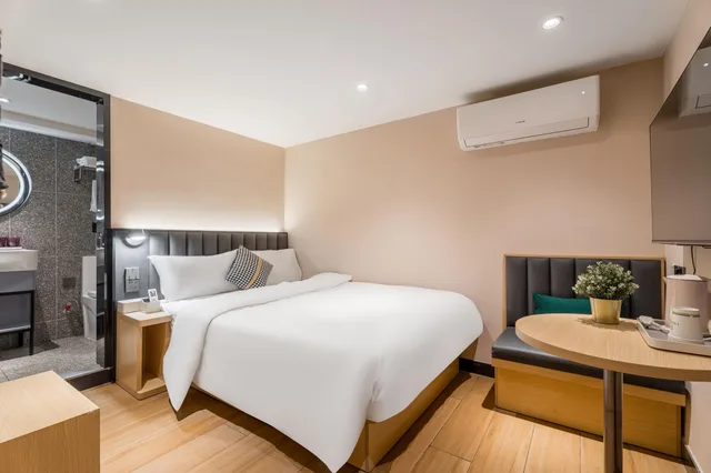 Room, Queen Bed, No Window، Shanghai Meego Youth Hostel 1/1