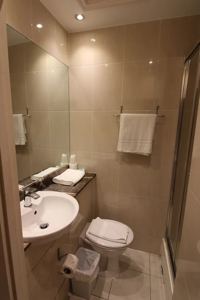 غرفة بسرير مزدوج، Wedgewood Hotel 7/8