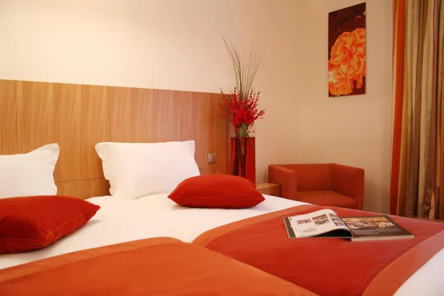 غرفة ديلوكس بسريرين منفصلين بشرفة، Westside Arc de Triomphe Hotel Ex Hotel Waldorf Arc de Triomphe 1/4