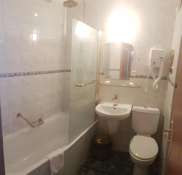 غرفة قياسية بسرير كينج، Hotel Elit Palace and Spa 2/2