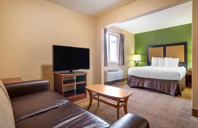 غرفة بسرير كوين بمطبخ، Studio6 Suites Jackson Ridgeland MS 9/10