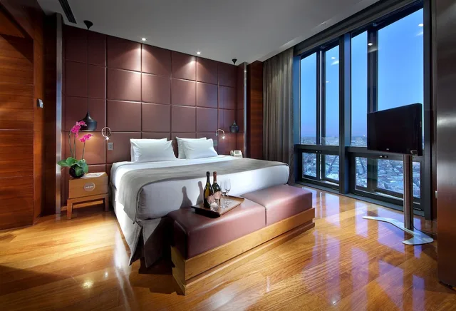 جناح جونيور، Eurostars Madrid Tower 7/10