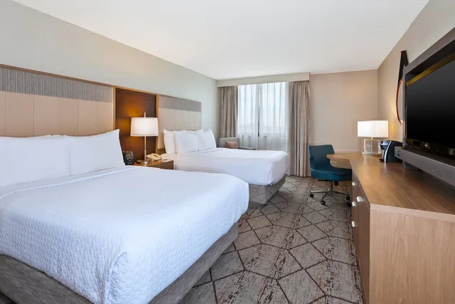 غرفة قياسية بسريرين مزدوجين لذوي الإعاقة، Crowne Plaza Columbus North-Worthington 1/3