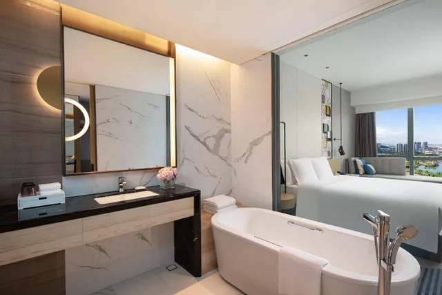 غرفة بسرير مزدوج بإطلالة على البحيرة، Crowne Plaza Foshan Nanhai 3/3