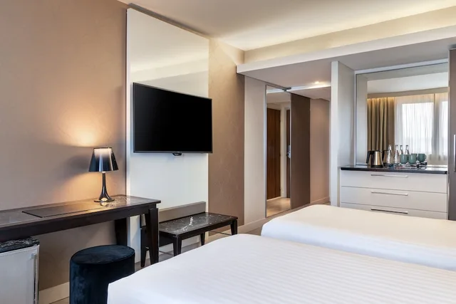 Deluxe, Twin Beds, Ac Hotel Paris Porte Maillot 3/5