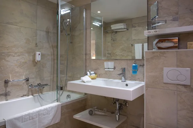 غرفة سوبيريور بسرير كوين بإطلالة على الجبل بشرفة، Helvetia Intergolf Hotel And Aparthotel 6/6