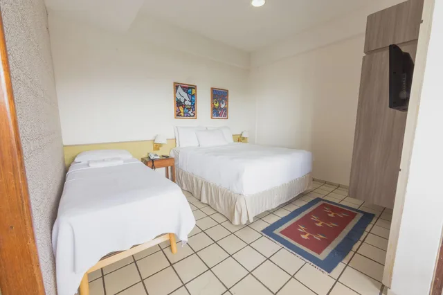 غرفة قياسية رباعية، Xenius Hotel 1/2