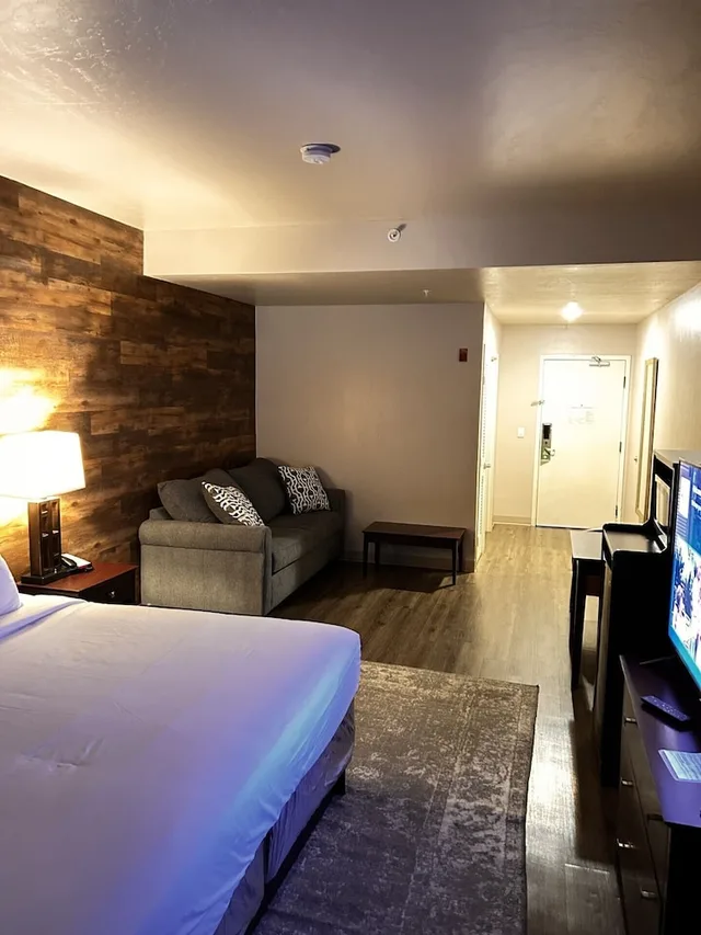 Executive, Suite, King Bed, Greentree Inn Suites In Pinetop 2/4