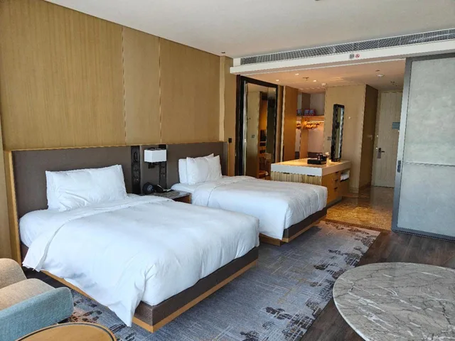 Guest Room, Deluxe, Twin Beds, 2 Double Beds, City View, JW Marriott Hotel Taiyuan 1/6