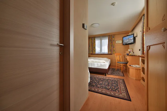 غرفة كلاسيكية بسرير كوين بشرفة، St Michael Hotel 8/8