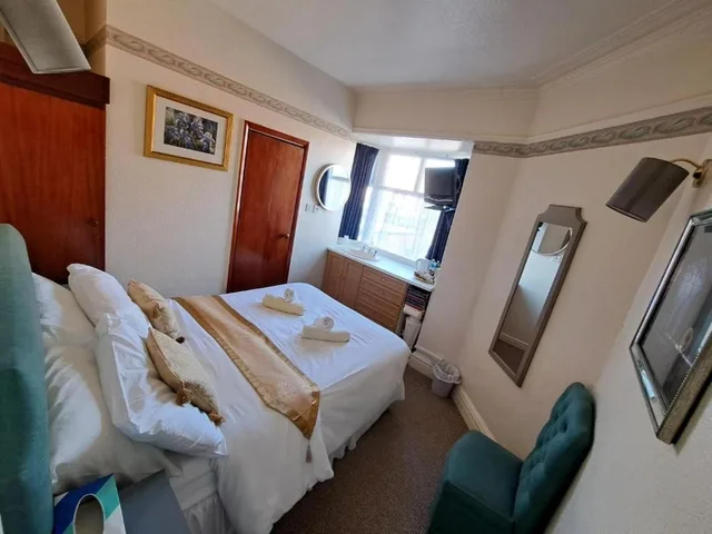 Deluxe, Double Bed, OYO Lily Hotel Blackpool 1/8
