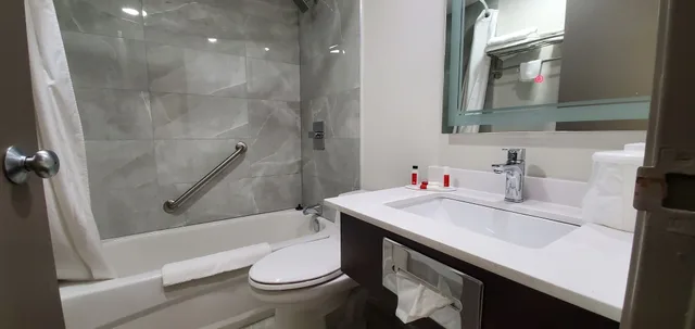 غرفة بسرير كينج، Super 8 By Wyndham Sarnia On 4/5