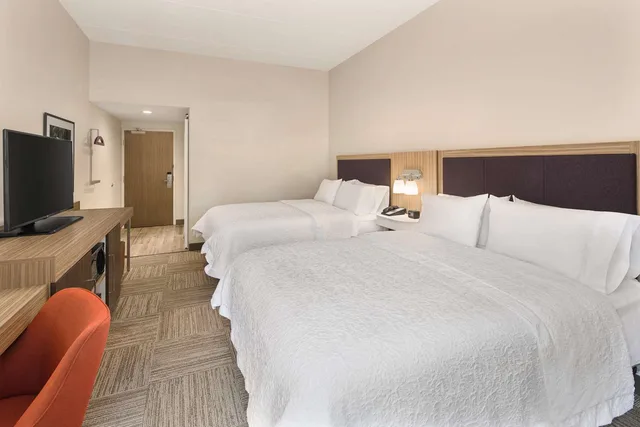 غرفة بسرير كوين بحوض استحمام لذوي الإعاقة، Hampton Inn Lagrange near Callaway Gardens 2/4