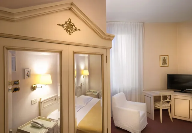Room, Twin Beds, City View, Settentrionale Esplanade 5/6