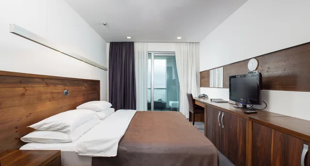 Standard, Double Bed, Lateral Side Sea View، Avala Resort and Villas 2/4