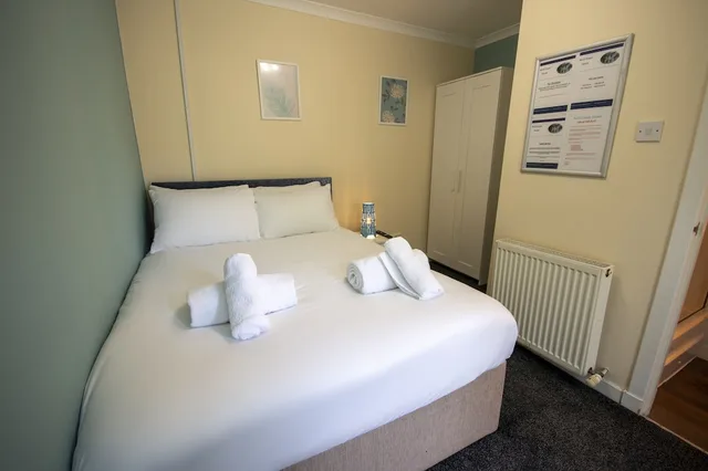 غرفة كومفورت بسرير كينج، Irvine Riverside Guesthouse by Payman Club 1/10