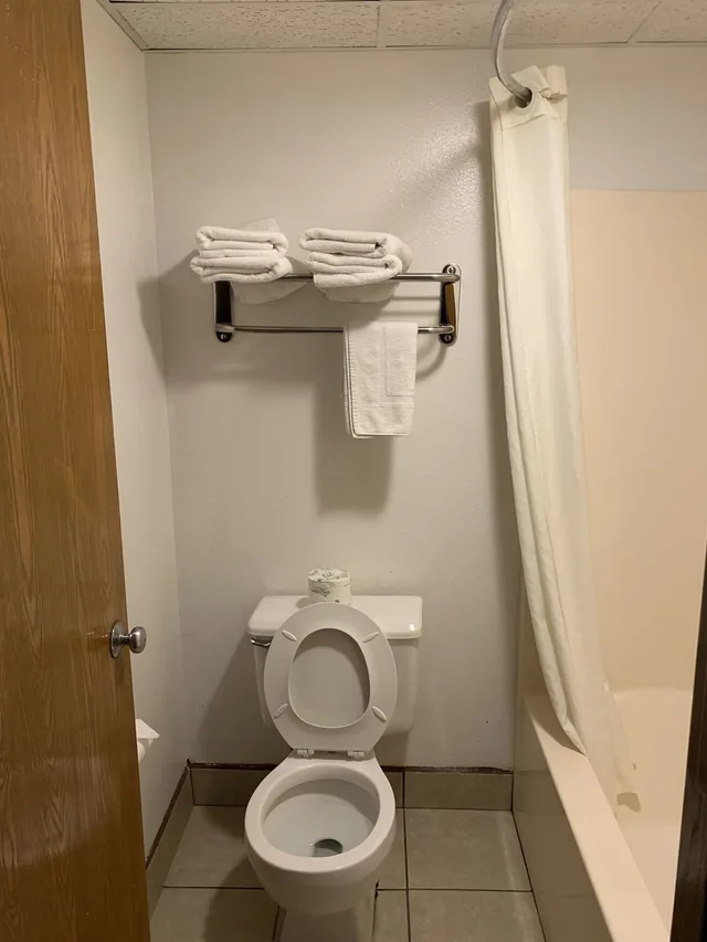 Room, 2 King Beds, Super 8 By Wyndham Rockford 5/5