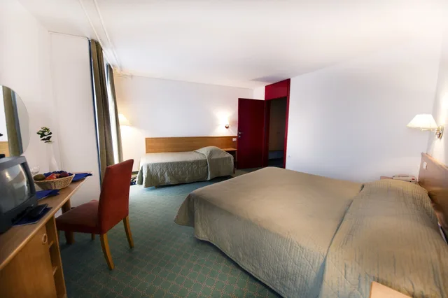 غرفة بسرير مزدوج مع سرير إضافي، Hotel Vile Park 4/10