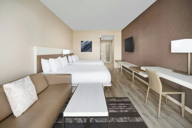 غرفة بسريرين كوين مع أريكة لذوي الإعاقة، AC Hotel Jacksonville St Johns Town Center 2/4