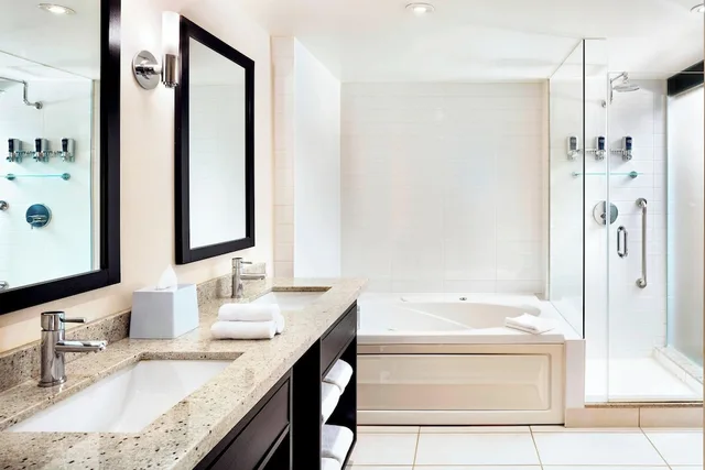 استوديو بسرير كينج مع أريكة، Four Points By Sheraton Meadowvale 2/2