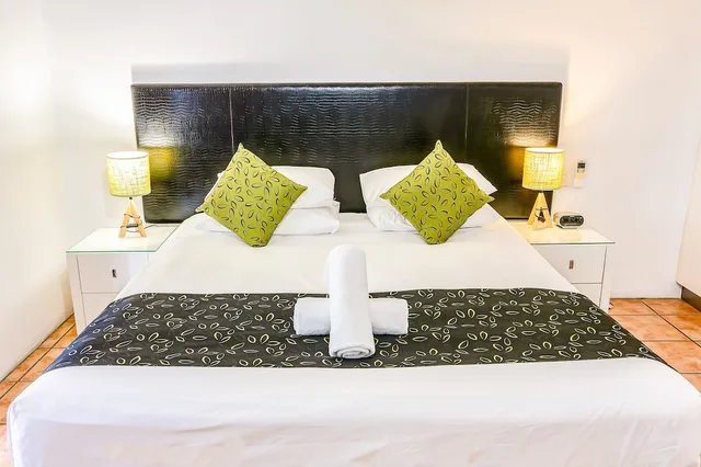 Studio, King Bed, Partial Beach View، Paradise on the Beach 6/6