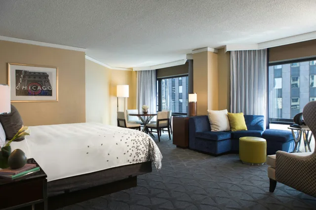 Junior Suite, Renaissance Chicago Downtown 1/2