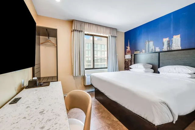 غرفة بسرير كينج، Knights Inn Brooklyn Sunset Park 2/4