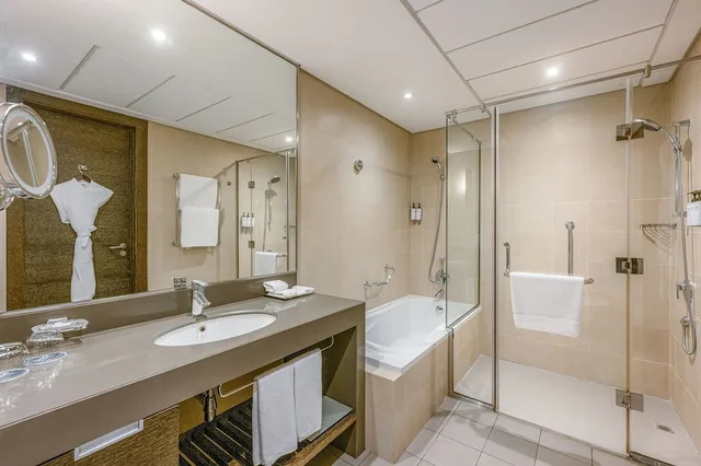 جناح بسرير كينج بغرفة نوم واحدة بمطبخ صغير للمدخنين، Four Points by Sheraton Al Ain 7/10