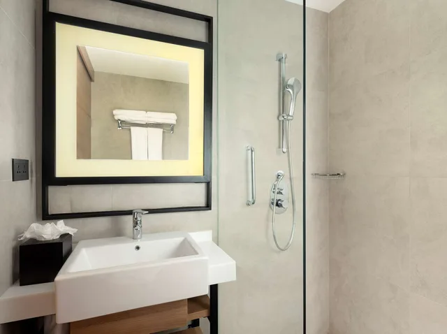 غرفة بسريرين منفصلين، Hilton Garden Inn Jakarta Taman Palem 5/12