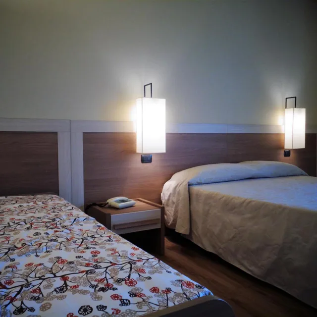 غرفة ثلاثية، Hotel Country Club 7/10
