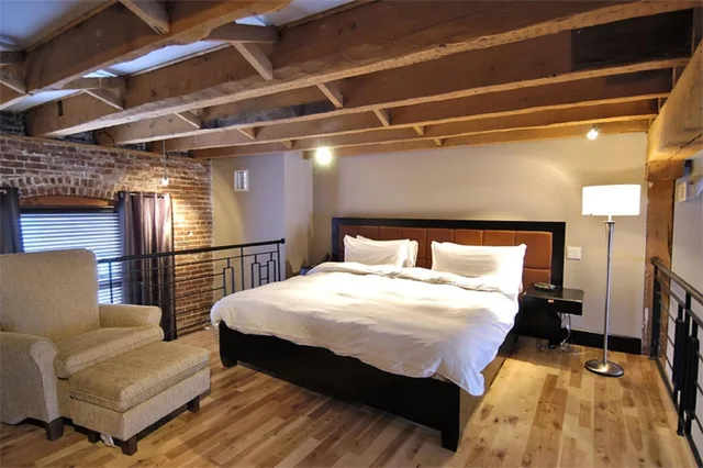 Loft, Deluxe, King Bed, Lofts du Vieux-Port 1/10
