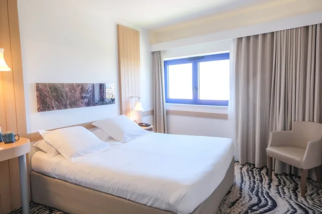 Classic, Queen Bed, City View, Pool Access، Thalazur Ouistreham 1/7