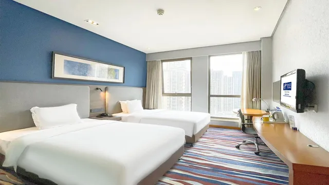 غرفة قياسية بسريرين منفصلين بإطلالة على المدينة، Holiday Inn Express Chongqing Guanyinqiao 4/10