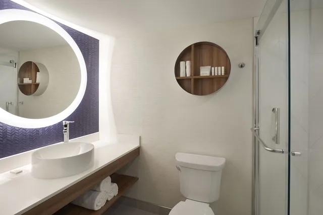 room, multiple beds، Fairfield Niagara Falls Canada 4/4