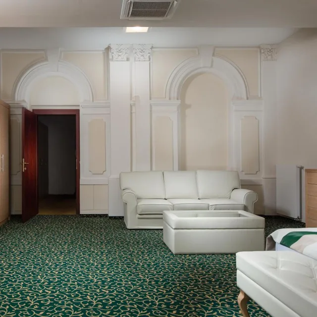 جناح جونيور، Grandhotel Nabokov 4/4