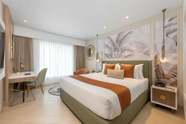 King Bed, The Regenza By Tunga 1/3