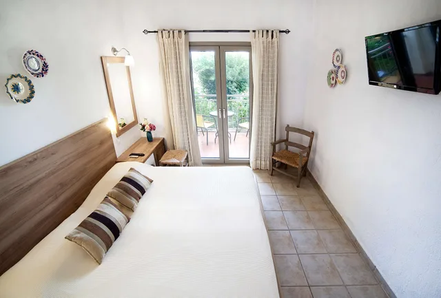غرفة سوبيريور بسرير مزدوج مع أريكة، Elpida Village 4/10