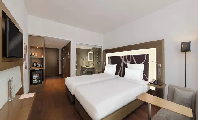 غرفة بريميير بسريرين منفصلين، Novotel New Delhi Aerocity 6/9