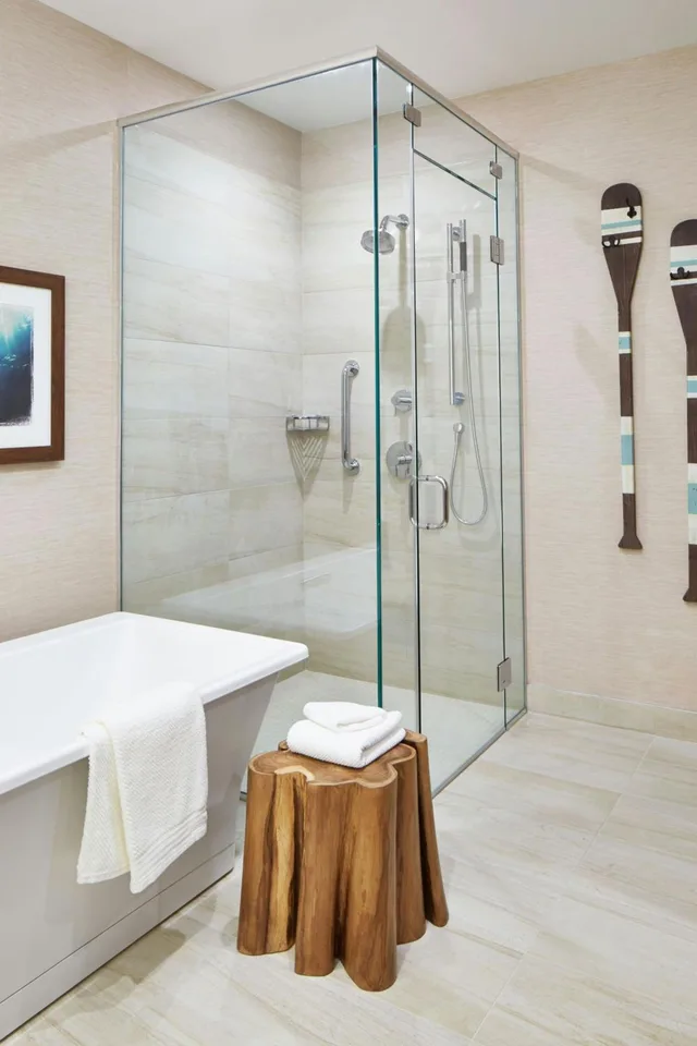 1 Bedroom, Beach, Suite, King Bed, Small، The Del Monte Lodge Renaissance Rochester Hotel Spa 9/10