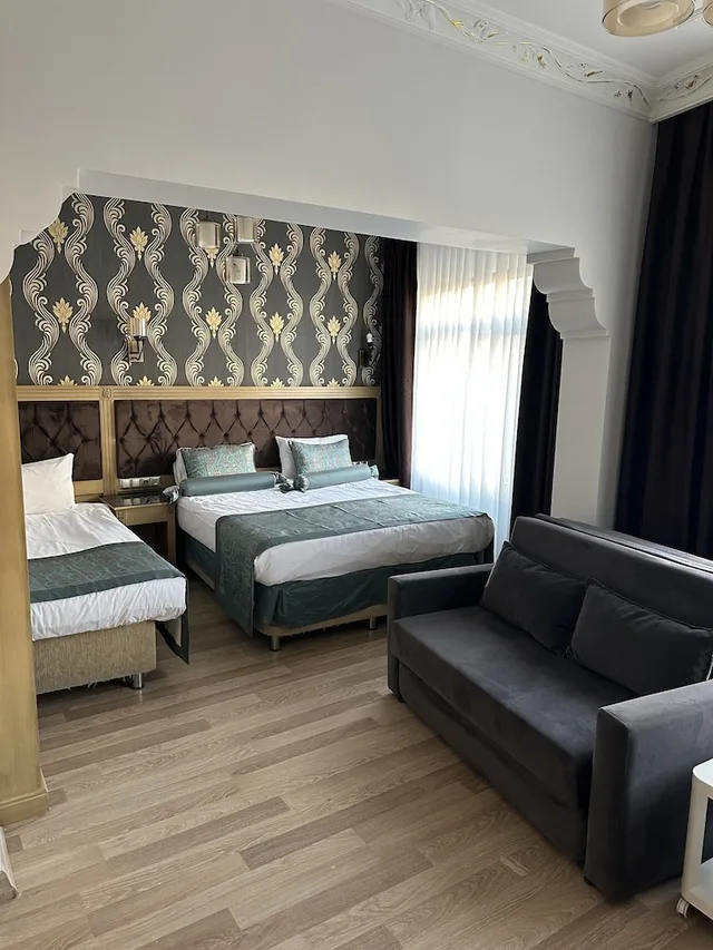 1 Bedroom, Family, Quadruple, 1 King and 1 Single Beds, Murphy Bed، Blue Tuana Hotel 3/10