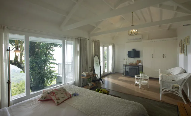 Wooden, Cottage, King Bed، Hills And Hues Resort Thekkady 2/2