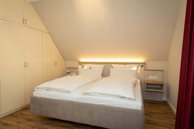 شقة عائلية بسرير كينج مع أريكة، Boutique Hotel Rosengarten 1/2