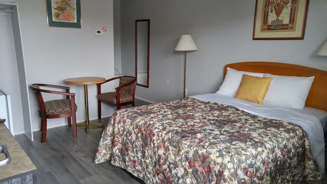 غرفة قياسية بسرير كوين، 7 Nights Stay 2/3