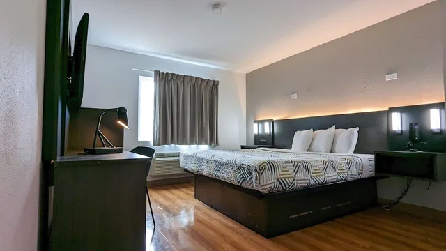 غرفة بريميوم بسرير كوين لذوي الإعاقة، Motel6 Framingham, MA - Boston West 1/10