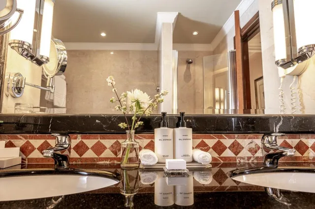 غرفة بريميوم بسرير كينج مع سرير إضافي، Intercontinental Madrid 10/10
